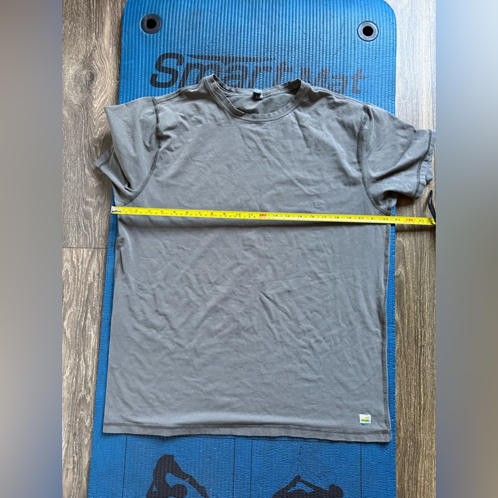 Vuori men’s strato tee XL